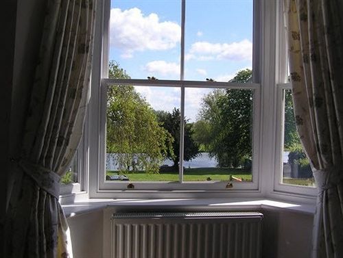 Old Riverview Guest House Earith エクステリア 写真